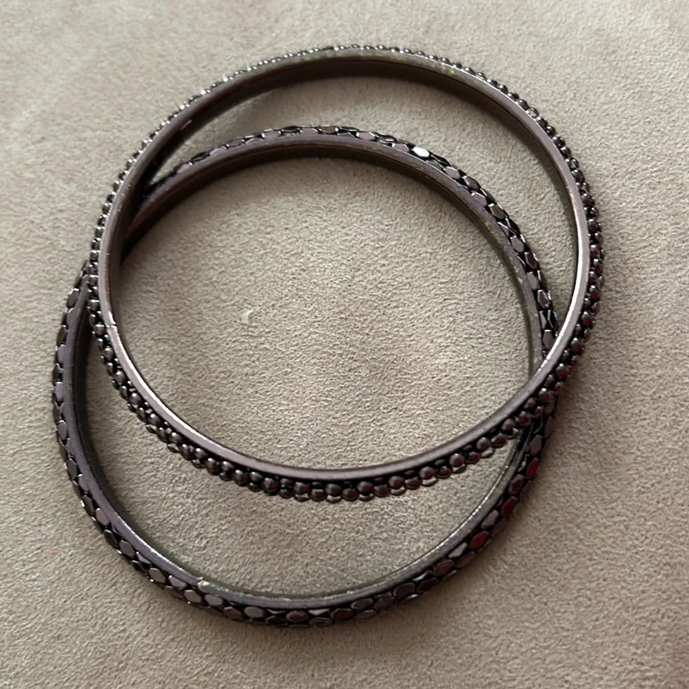 Two bronze bangle bracelets, different styles - Picture 3 of 3